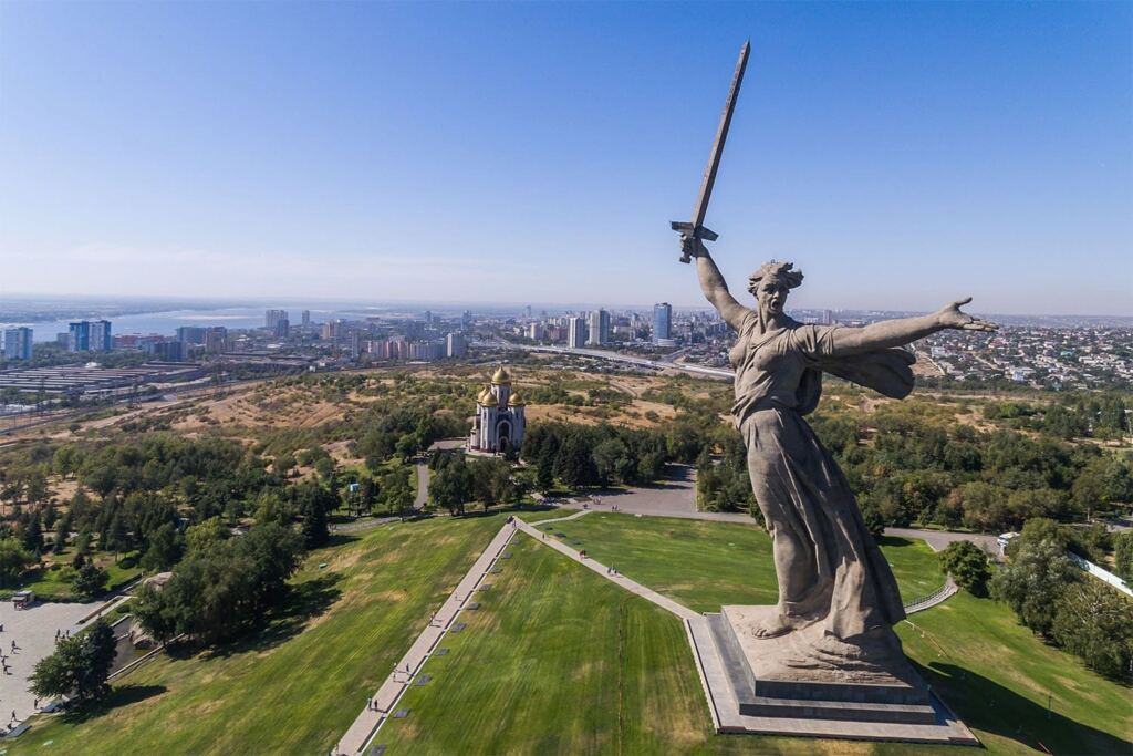  «Гражданам Сталинграда, крепким как сталь»