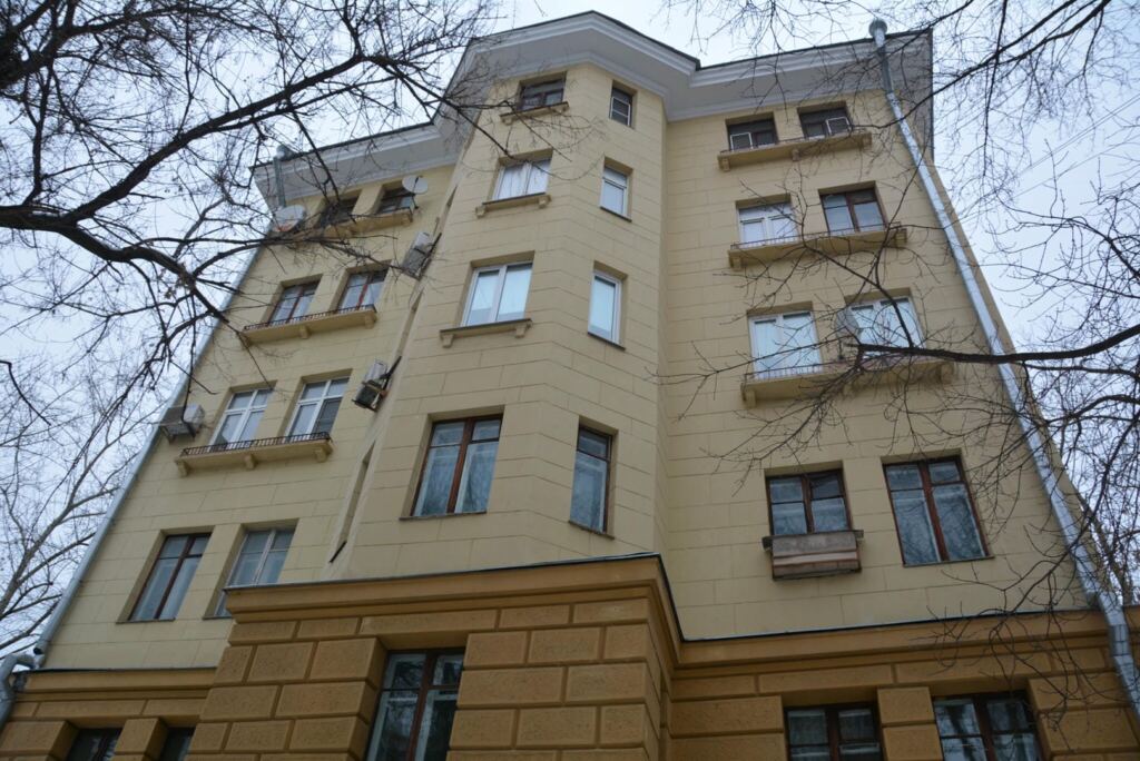 На Ленинградском проспекте отремонтируют дом в стиле неоклассицизма