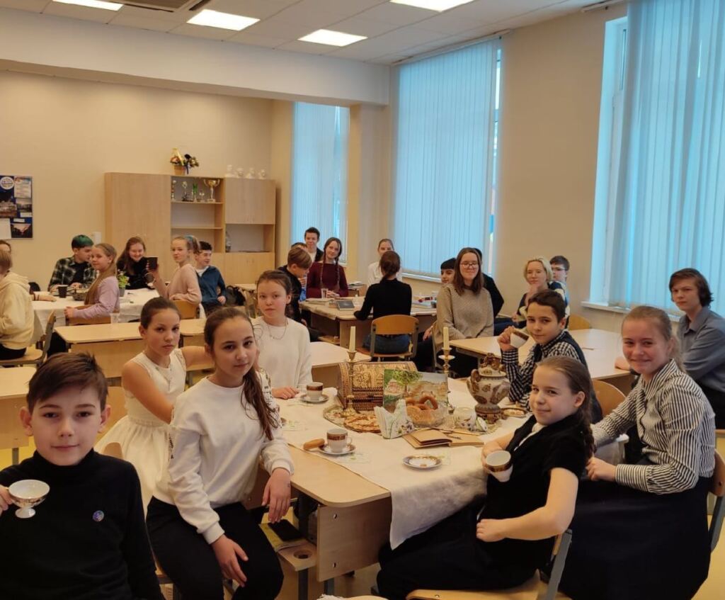 В школе № 2120 уроки литературы проходят при свечах и под музыку