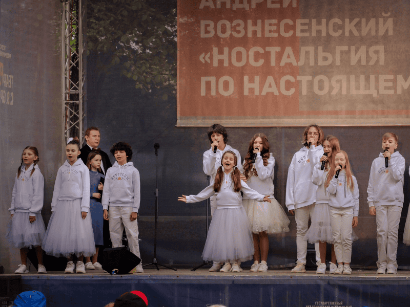 Вениамин Смехов, Елена Санаева и «Непоседы» выступили на вечере памяти Андрея Вознесенского
