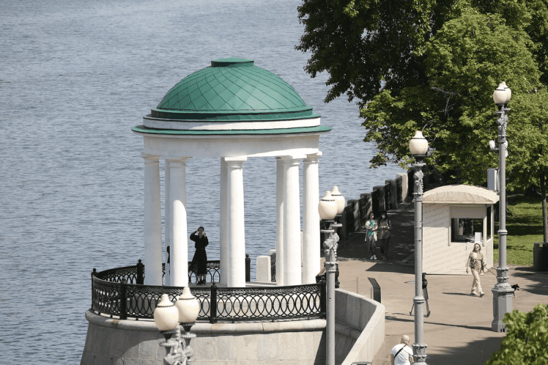 Парки Москвы открыли летний сезон, в том числе и музыкальный