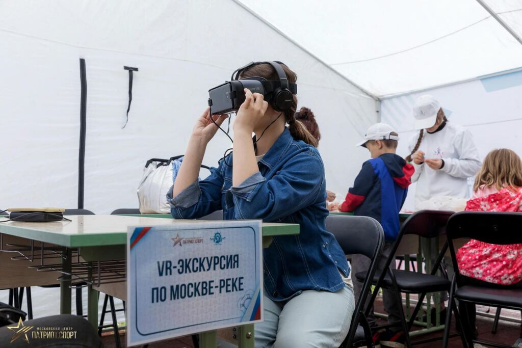 Школьники научились вязать морские узлы и управлять шверботом