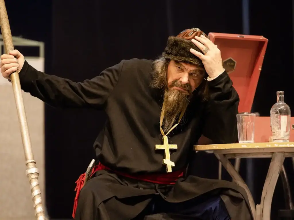 Иван Васильевич «зажигает» на сцене Театра сатиры