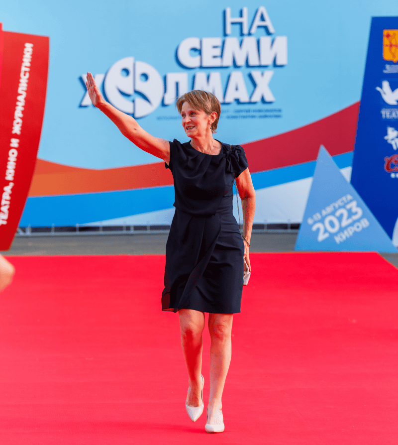Елена Сафонова: Редкие женские судьбы сложились легко и безошибочно (12+)