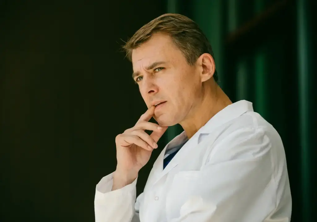 На телеканале «Россия» состоится премьера медицинской драмы «Доктор Краснов» с Игорем Петренко (12+)
