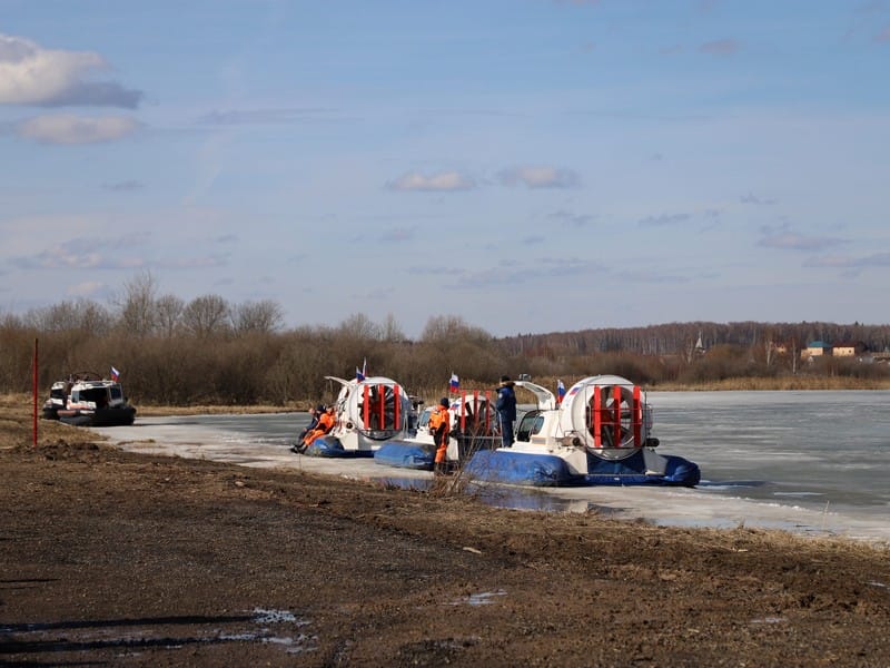 Водоемы зимой будут патрулировать суда на воздушной подушке