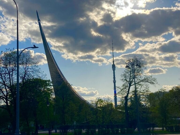 Как создавали обелиск «Покорителям космоса»