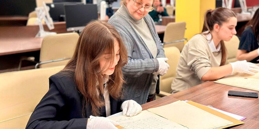 Главархив открыл для школьников и студентов колледжей доступ к уникальным документам