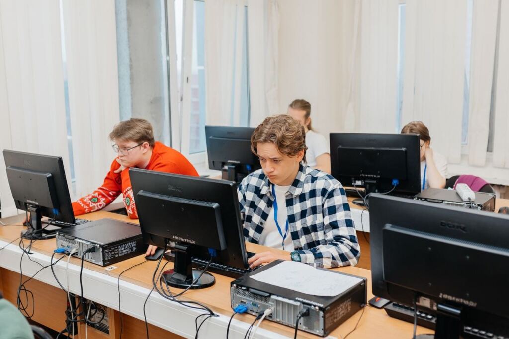 Школьников подтянут по информатике, математике и физике (13+)