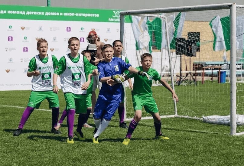 Сыграть в футбол и обрести семью