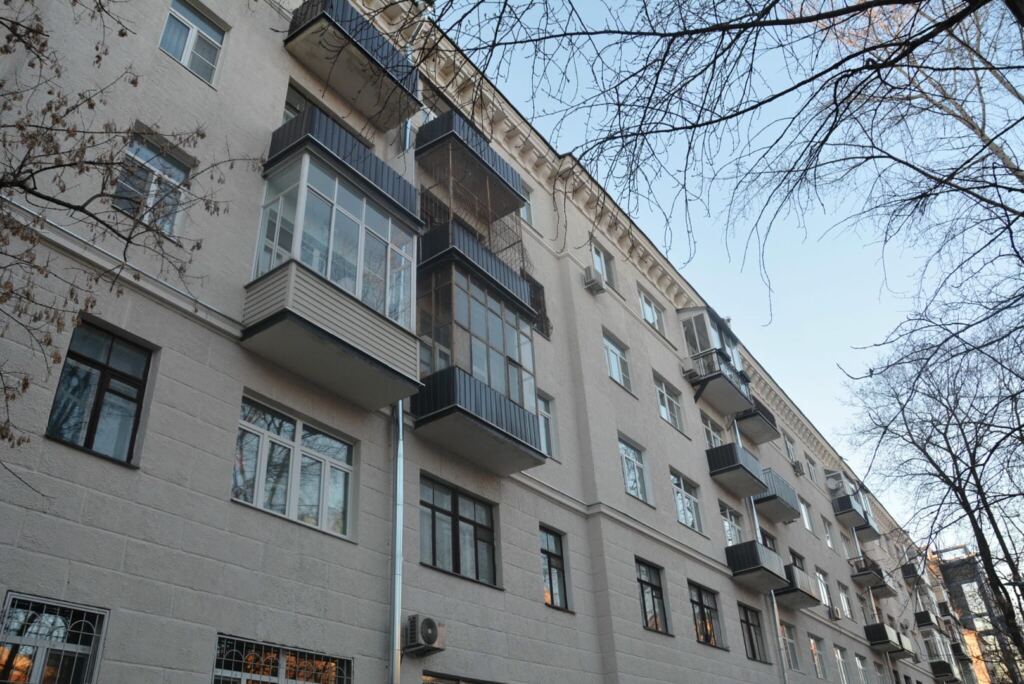 В районе Беговой капитально отремонтировали дом в неоклассическом стиле 1937 года