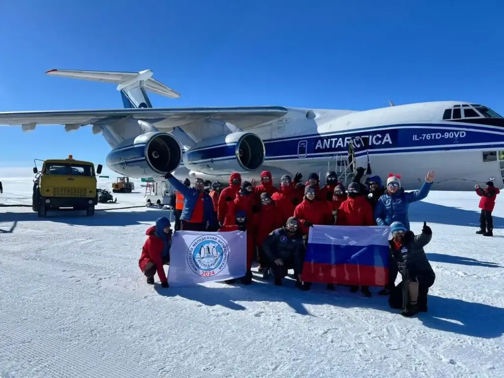 Участники Московской молодежной экспедиции прибыли в Антарктиду
