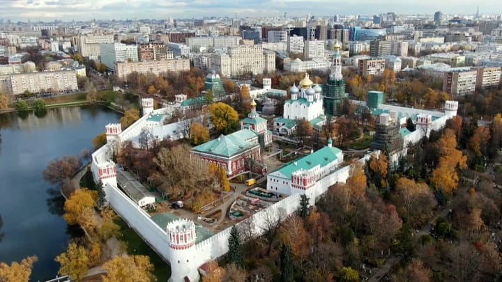 Строительство выставочного центра ГИМ возле Новодевичьего монастыря