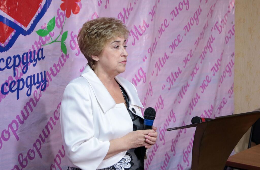 Елена Васильевна, желаем Вам поля ромашек!