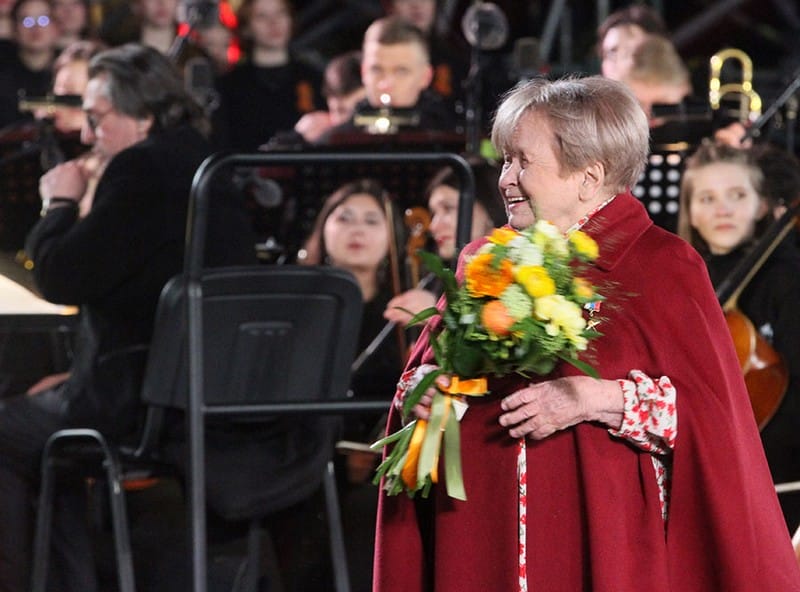 Пахмутова Фото – Сергея Виноградова и Юрия Покровского.