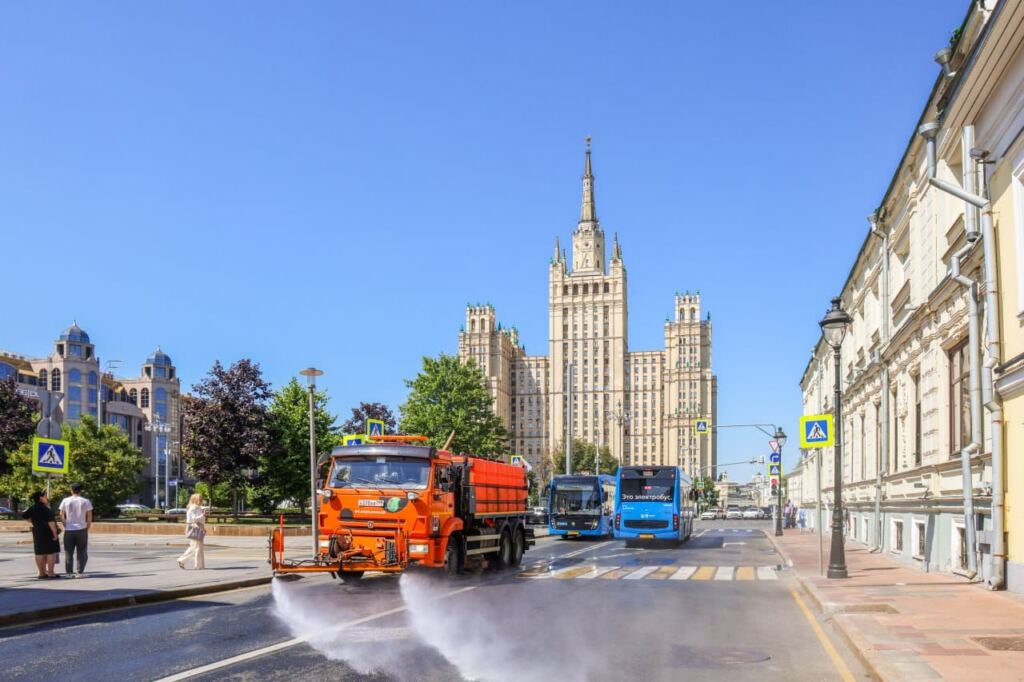 Из-за жаркой погоды городские службы работают в режиме повышенной готовности