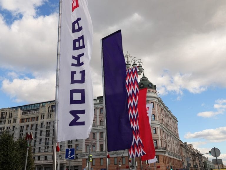 В честь Дня города Москву украсят более трех тысяч флагов и декоративных конструкций