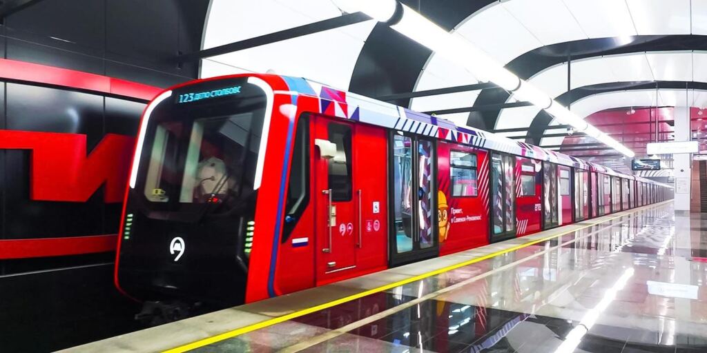 Еще четыре станции заработали на Троицкой линии метро