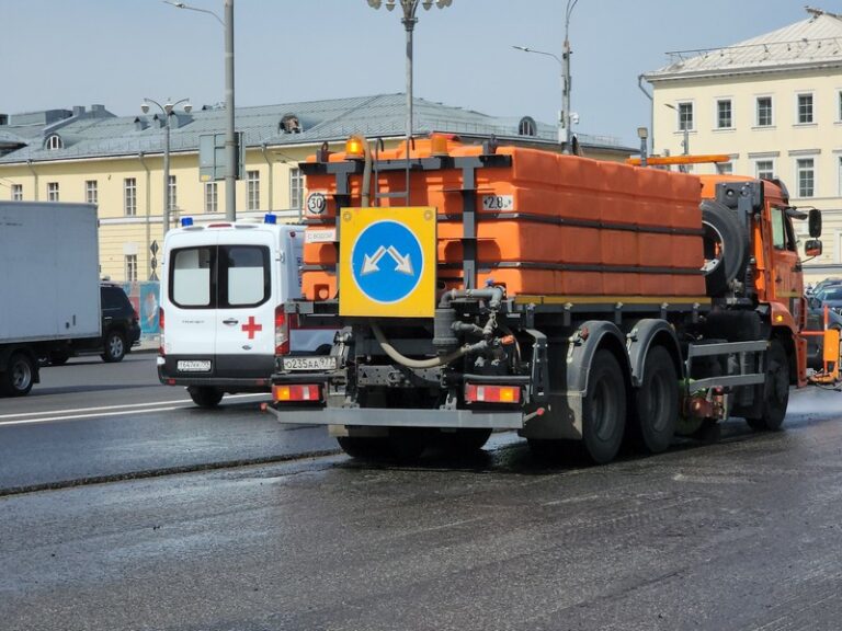 В Москве в субботу промоют дороги и тротуары с шампунем