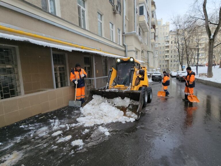 Городские службы работают в режиме повышенной готовности из-за непогоды