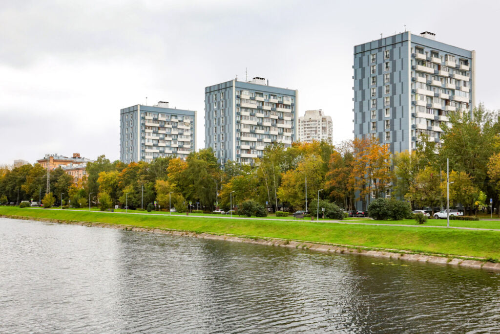 В Москве отремонтируют около 300 фасадов домов на благоустроенных улицах