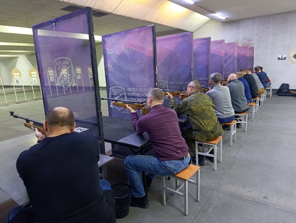 Винтовка, пистолет и арбалет покорились метким