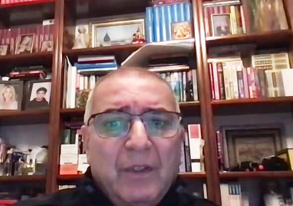 Я спросил психолога: «Где моя любимая?» Мудрый не ответил мне, качая всем, чем мог