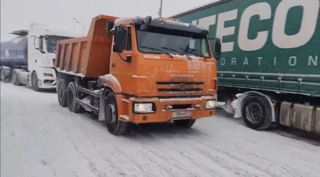 В Москве на дорогах организовано дежурство тягачей