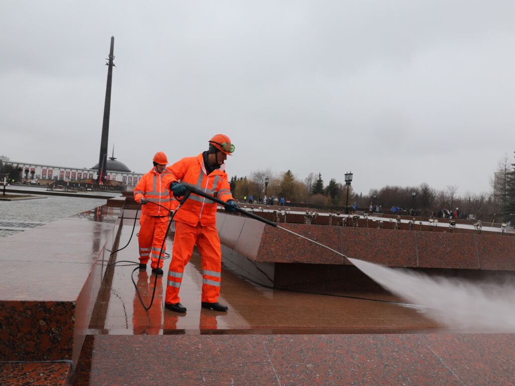 На Поклонной горе начали промывку фонтанного комплекса «Годы войны»