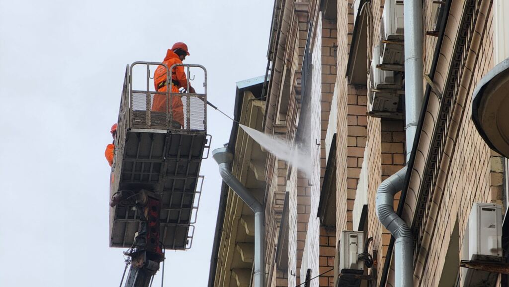 В Москве стартовали работы по промывке фасадов зданий