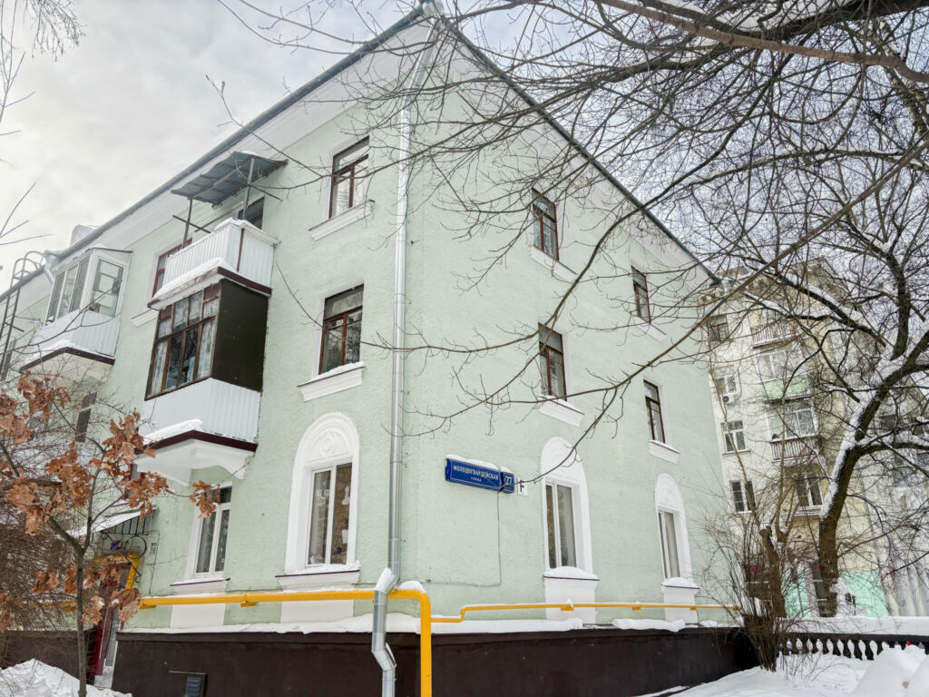 На западе Москвы завершен капитальный ремонт дома в стиле неоклассицизм