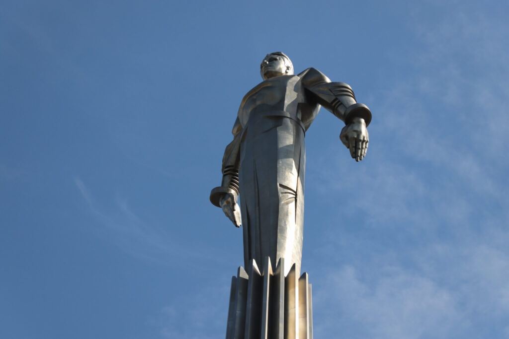 В Москве промоют памятник Юрию Гагарину