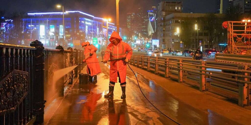 В Москве идет масштабная работа по промывке инженерных сооружений