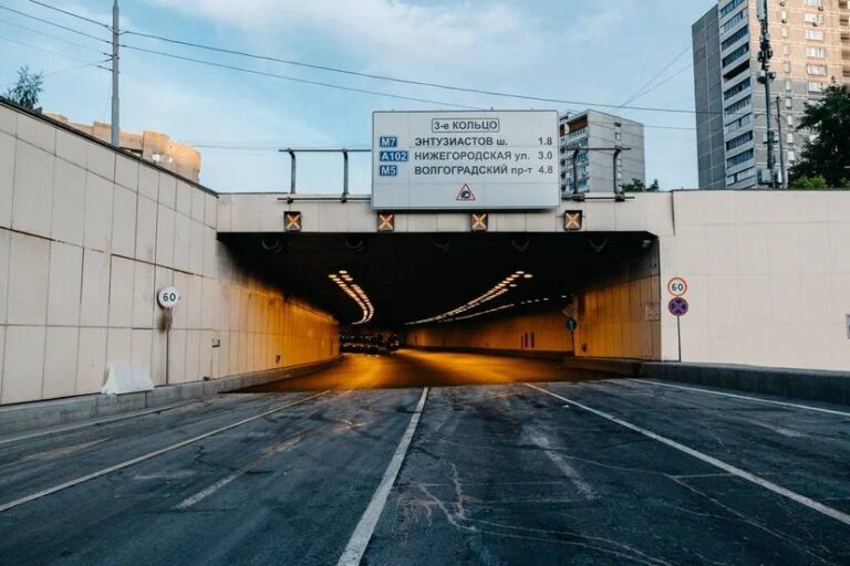 В Москве промыли Лефортовский тоннель