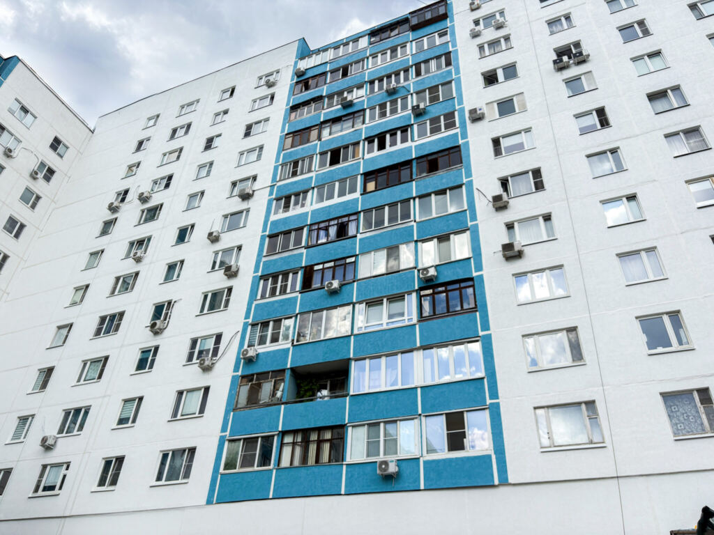 В жилом доме на улице Хачатуряна проходит капремонт