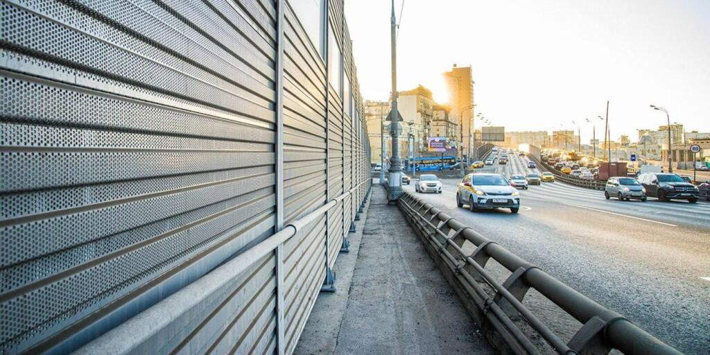 В Москве заменили более 1100 квадратных метров шумозащитных экранов