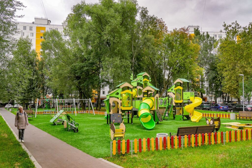 Харьковская улица, благоустройство, детская площадка. Фото mos.ru