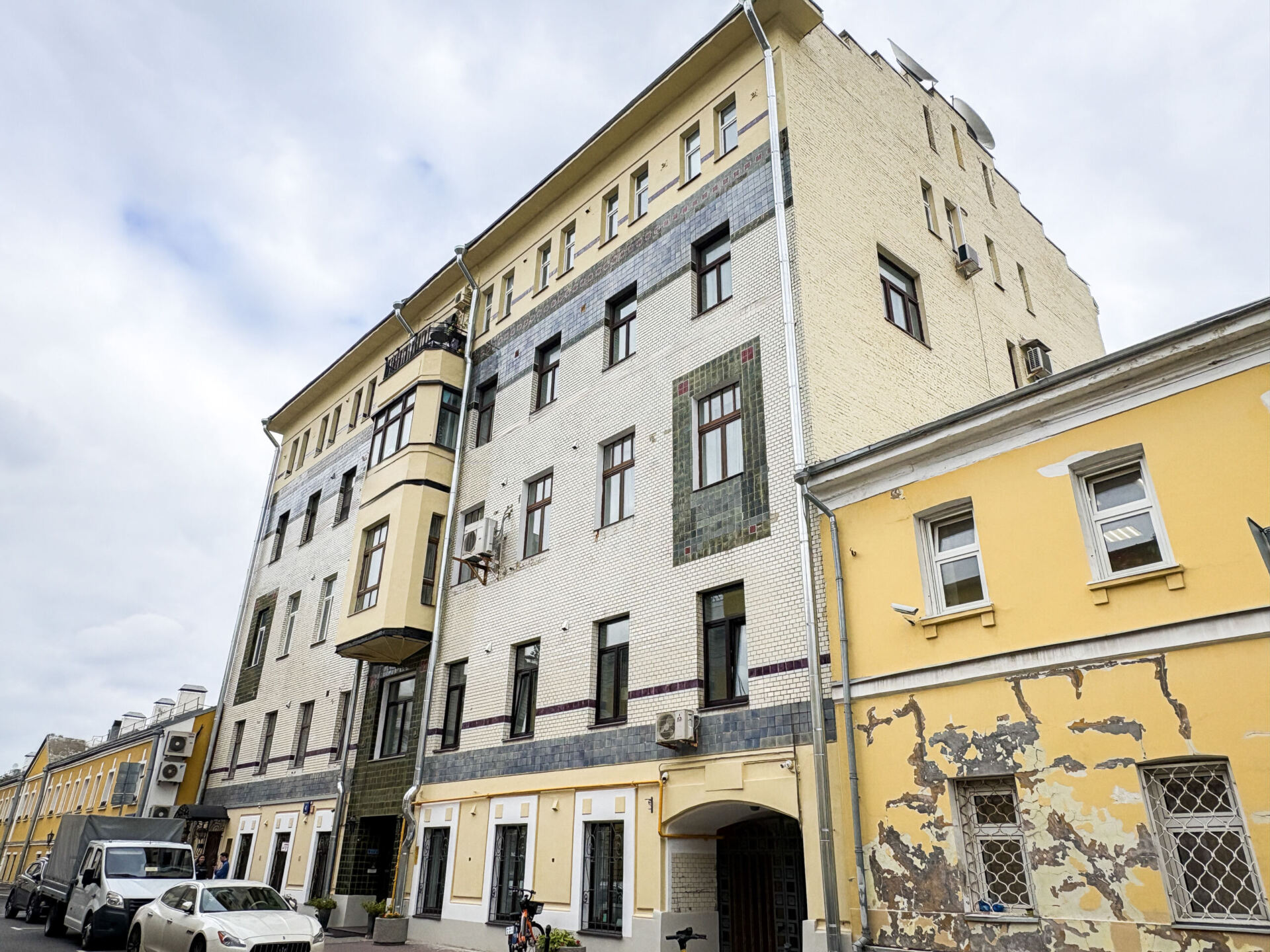 Капитальный ремонт дома 4 в Большом Знаменском переулке, фото КГХ
