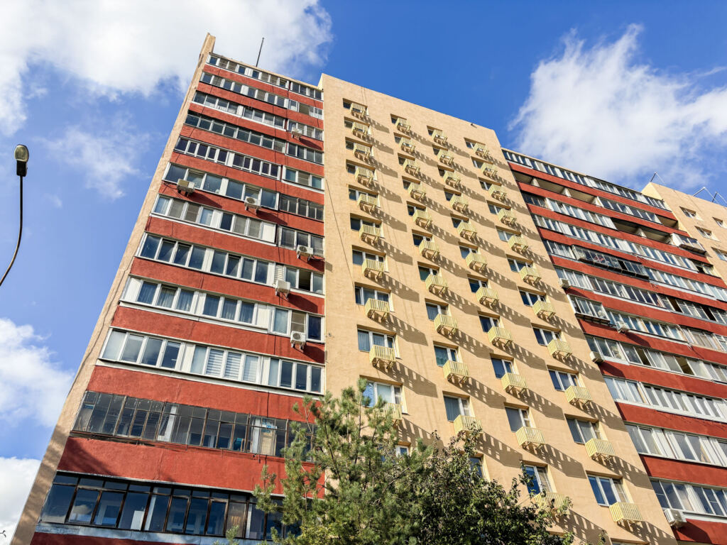 Капитальный ремонт дома 15 на Можайском шоссе в Москве, фото кгх