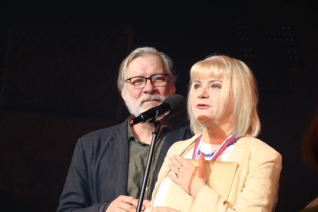 Виктор Раков и Елена Степанова. сбор труппы, Ленком Марка Захарова. Фото Елены Буловой