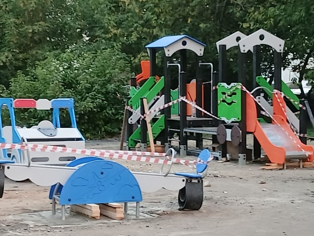 Двор, детская площадка. Фото Нины Донских