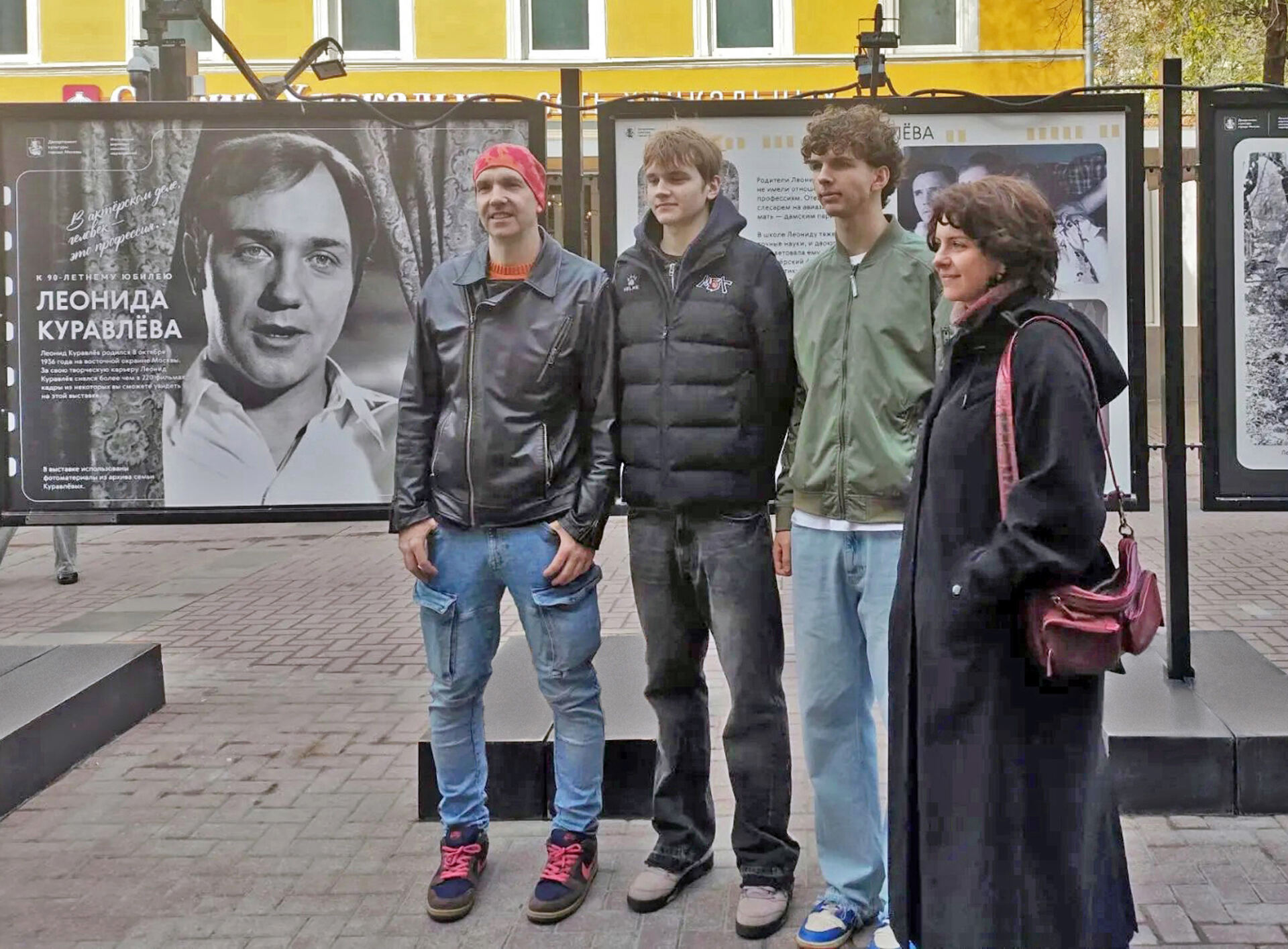       Фото предоставлено организаторами и куратор выставки – Московская дирекция массовых мероприятий, подведомственное учреждение столичного Департамента культуры, совместно с семьей Леонида Куравлёва