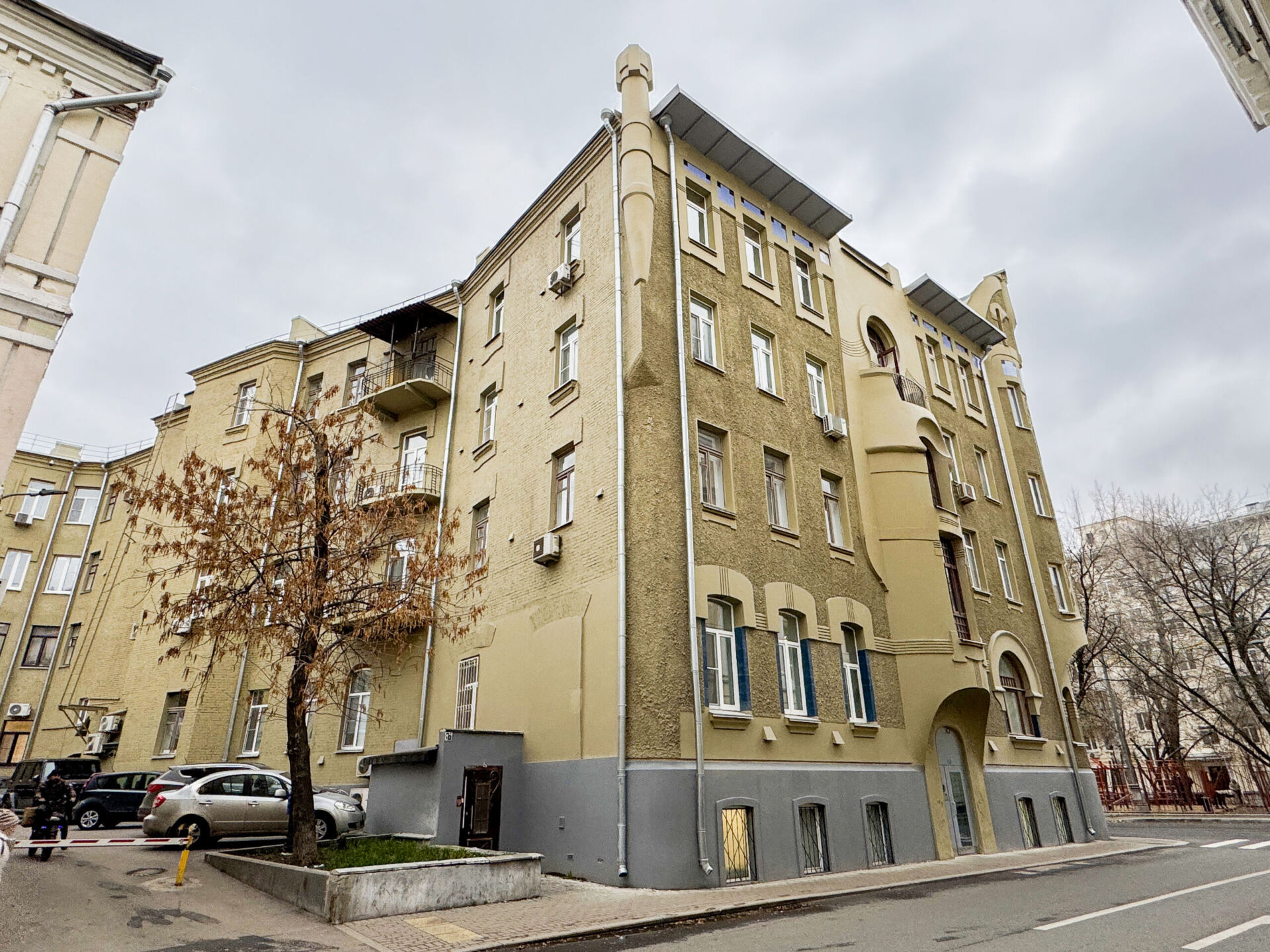 Подсосенский переулок, дом 18/5, строение 1. Доходный дом Н. Г. Тарховой построили в 1903–1904 годах по проекту Георгия Макаева. фото ФКР
