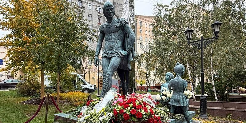 открыт памятник марису лиепе. Фото mos.ru