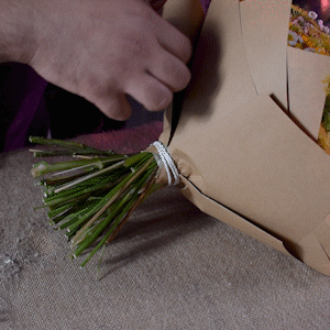 Подклейка уголков упаковки