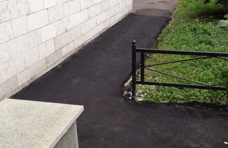 Отмостка вокруг дома из асфальта