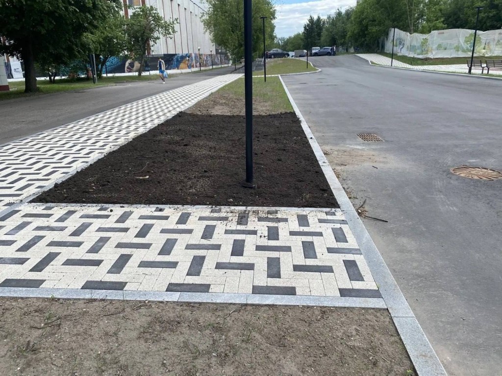Готовая заасфальтированная территория парковки в Москве