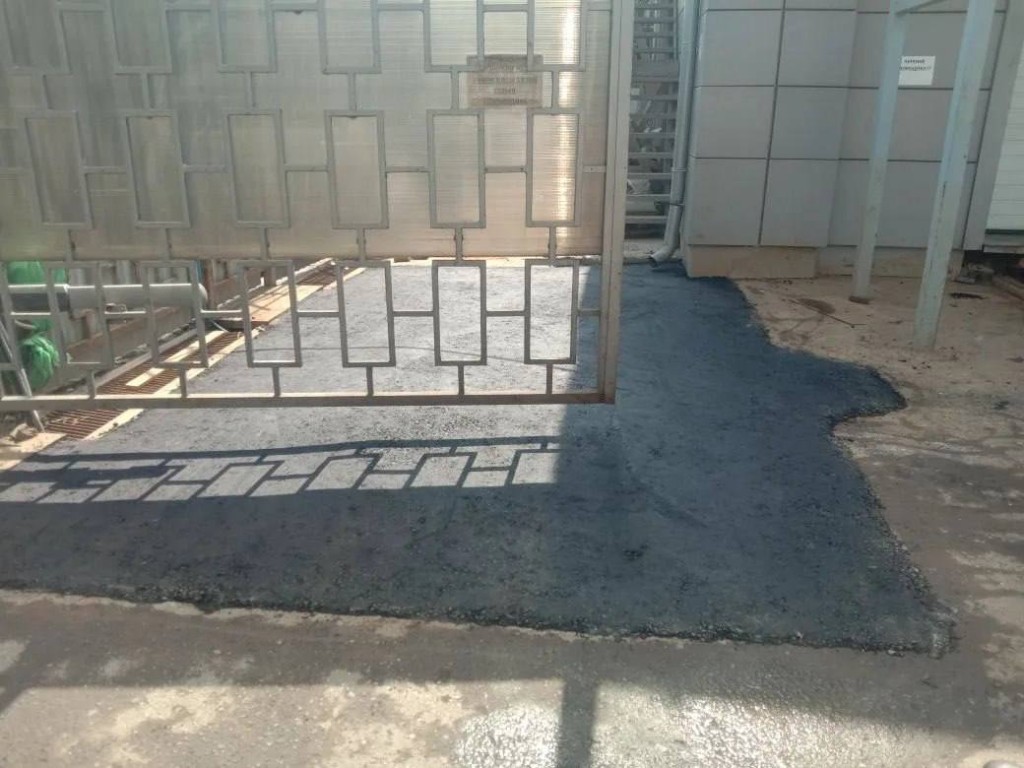 Качественный свежий асфальт на парковке ЖК
