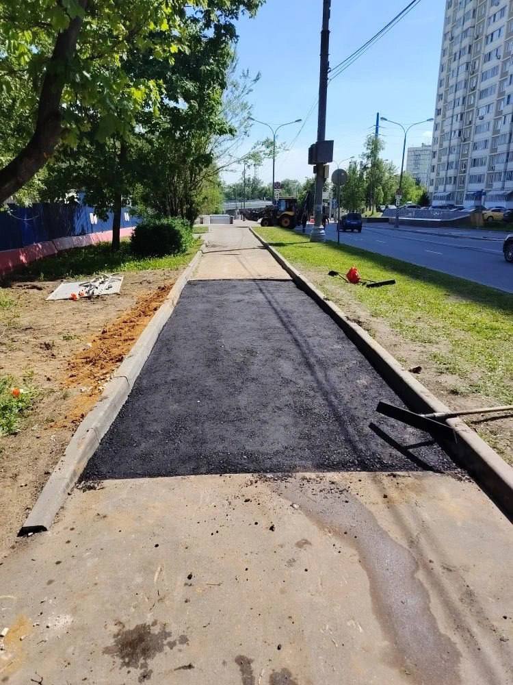 Комбинированная цветная плитка в сквере