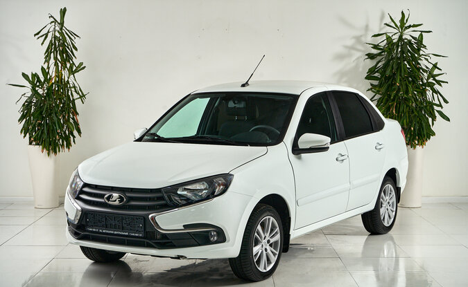 Lada Granta 1.6 87 л.с. MT Белый